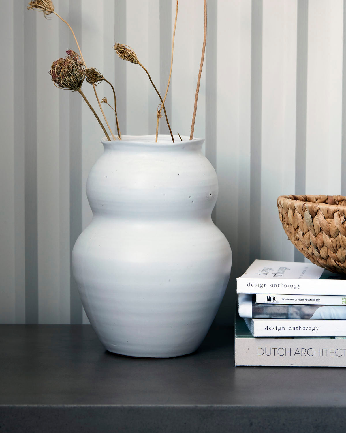 STONEWARE VASE : WHITE