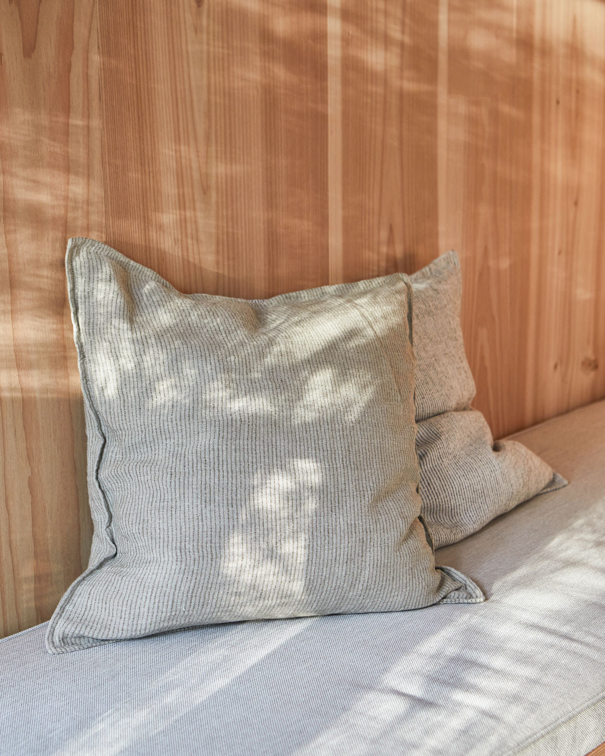 LINEN CUSHION GREEN