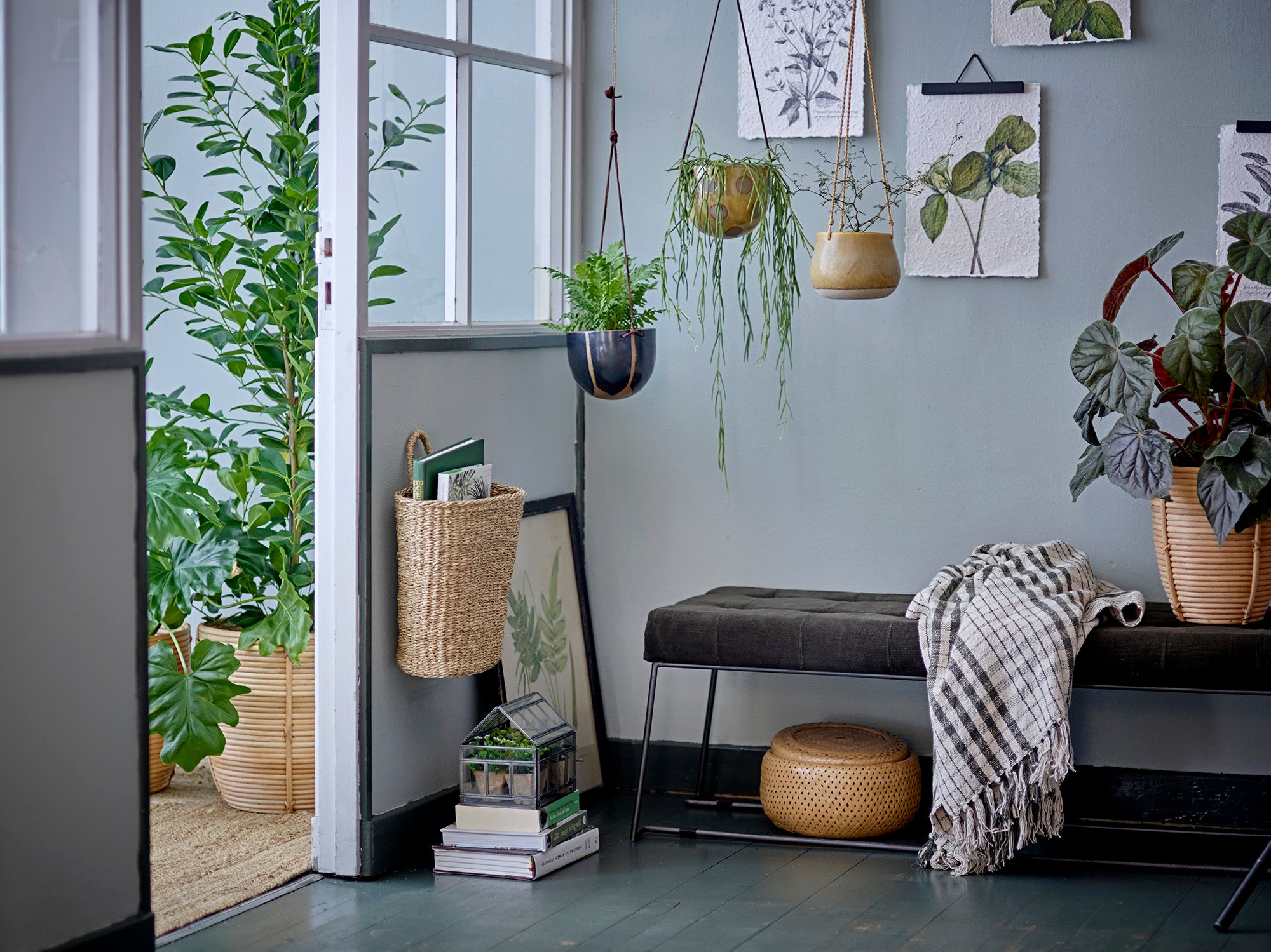 STONEWARE HANGING PLANTPOT