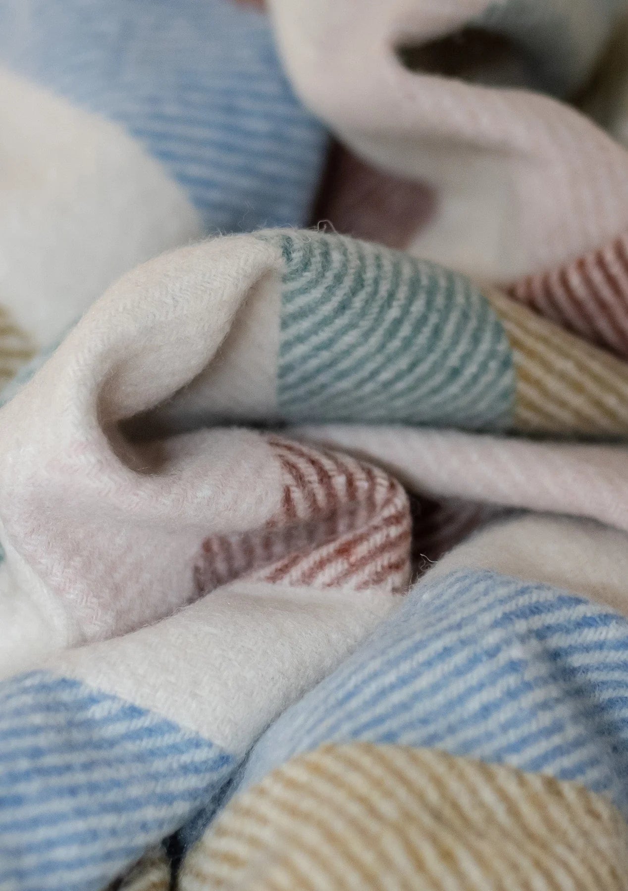 Recycled Wool Blanket : Rainbow Stripe