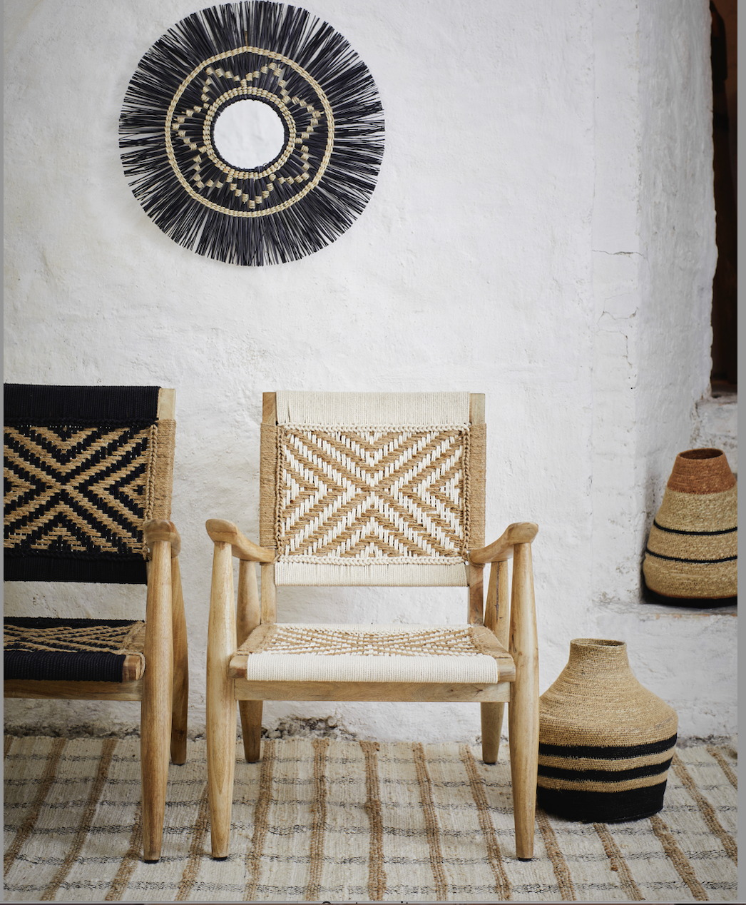 HANDWOVEN JUTE RUG