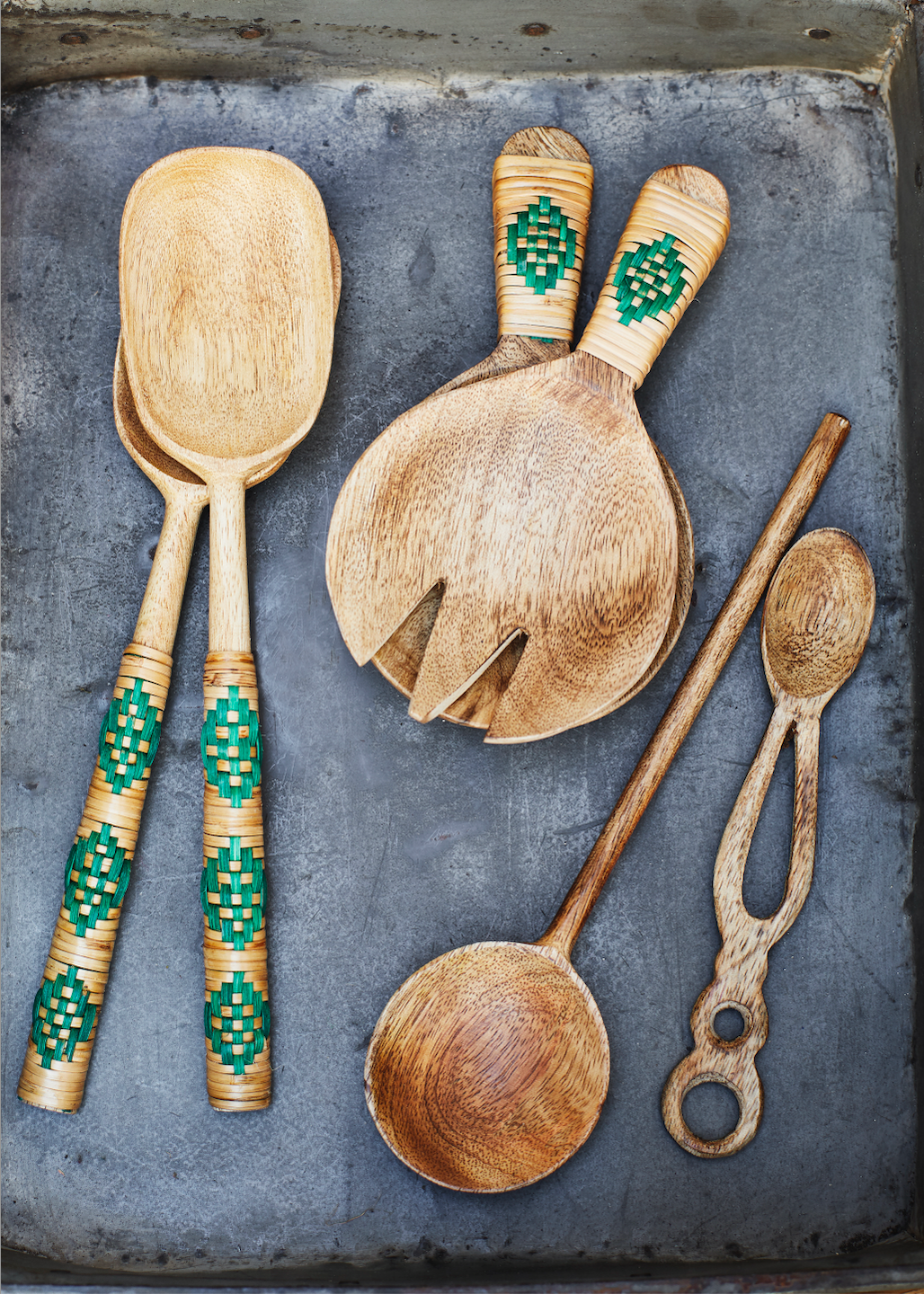 WOODEN SERVING SET W/ BAMBOO